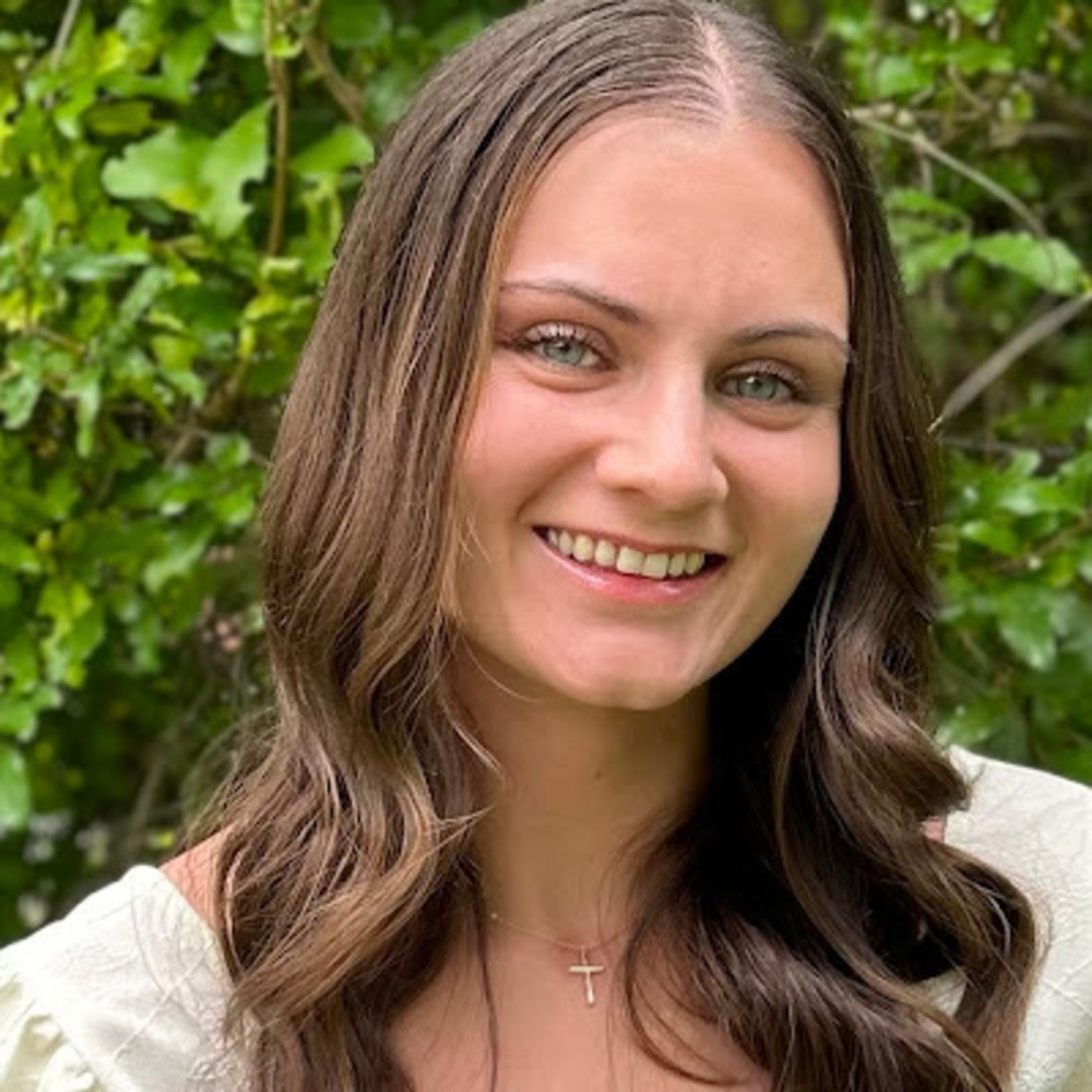 Meet your Posher, Cassandra